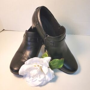 Clarks Bendable Black Leather  Heeled Zipper Ankle Booties, Size 8.5